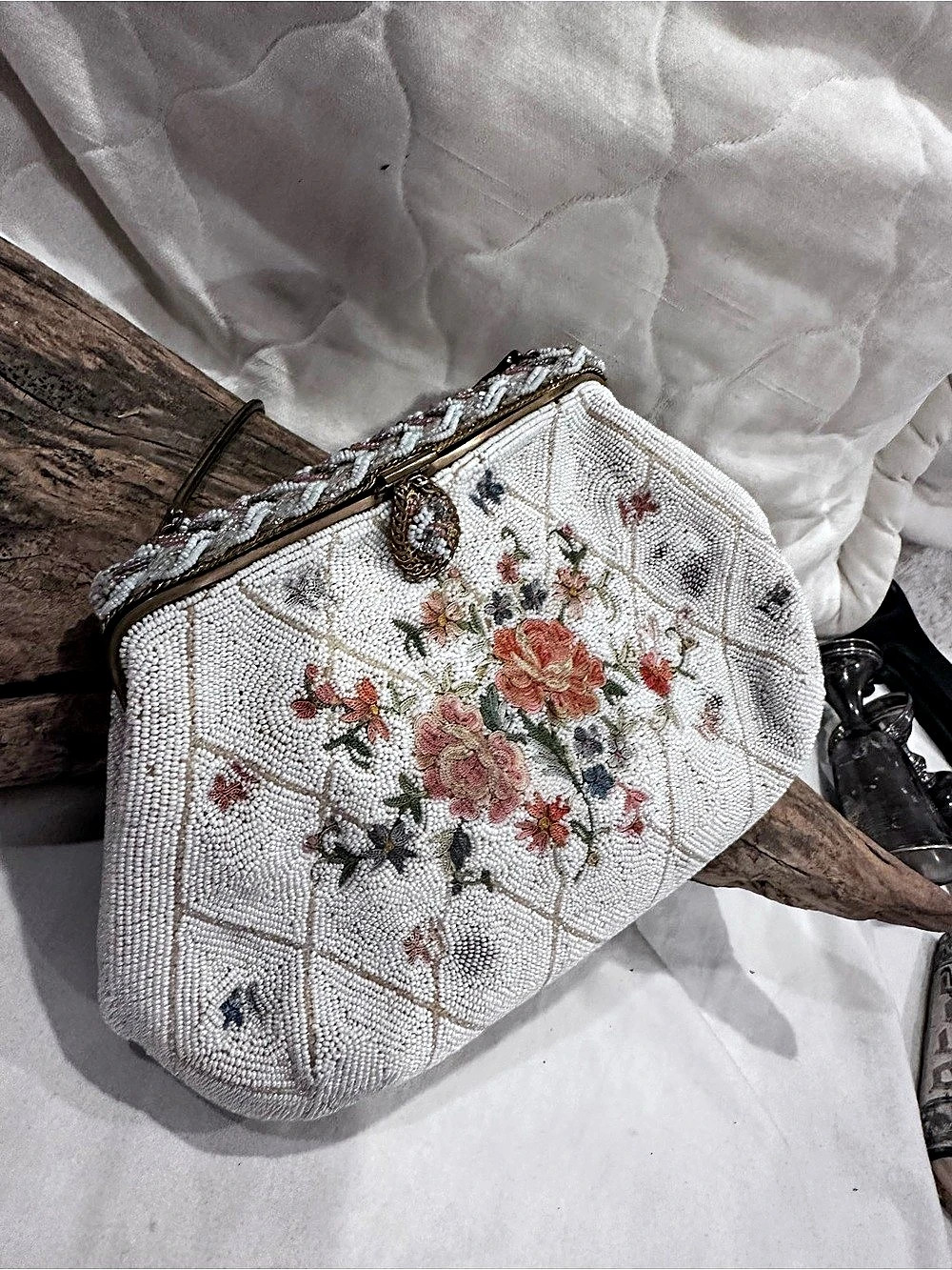 Jorelle Bags Beaded clutch in White & Cream with Embroidery Flowers